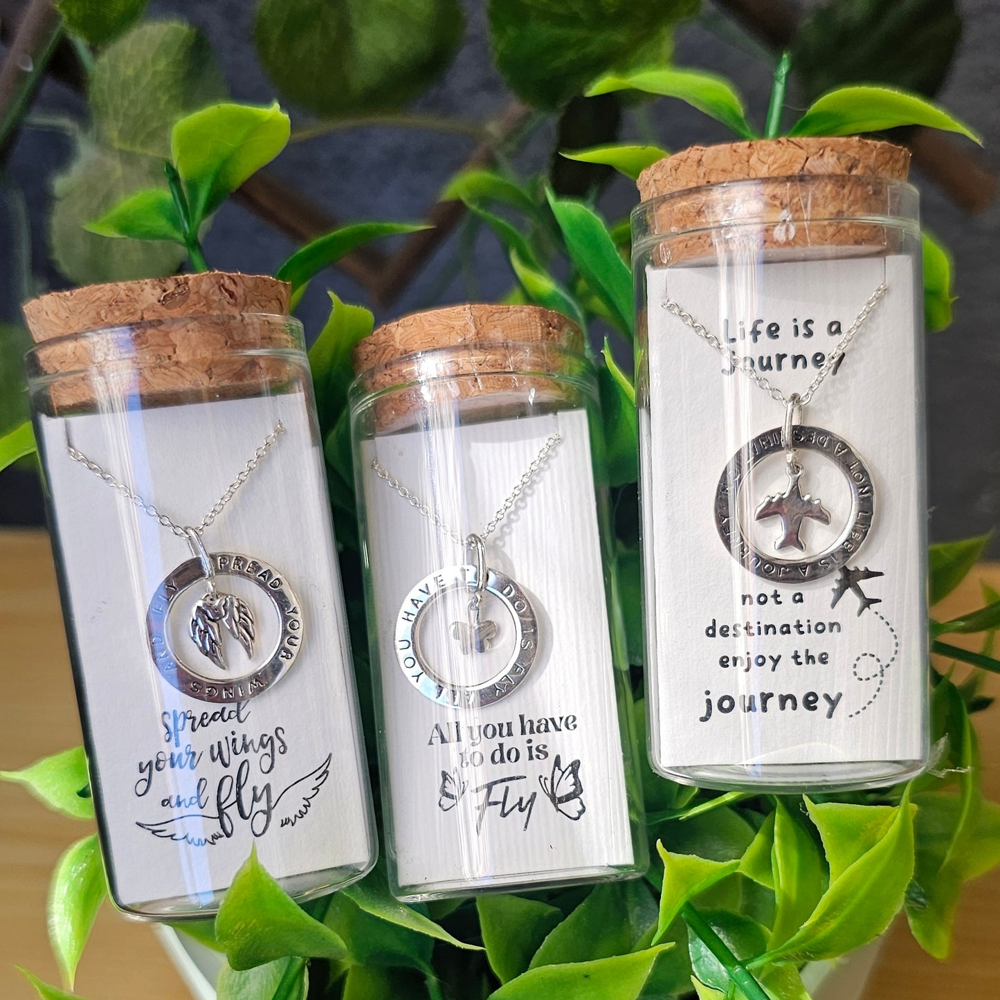 Collar Hadiah Avión