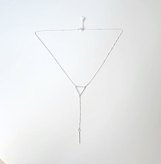 Collar Minimalista Triángulo - La Casa 32